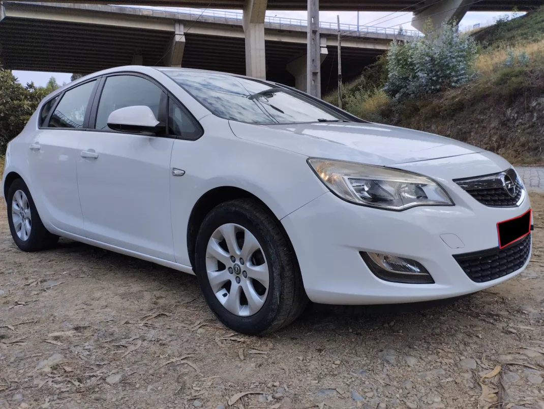 Opel Astra 2015 - 8950 EUR, 190000 km - AUTO.MOTO.pt - 190000km - foto 2 de 31