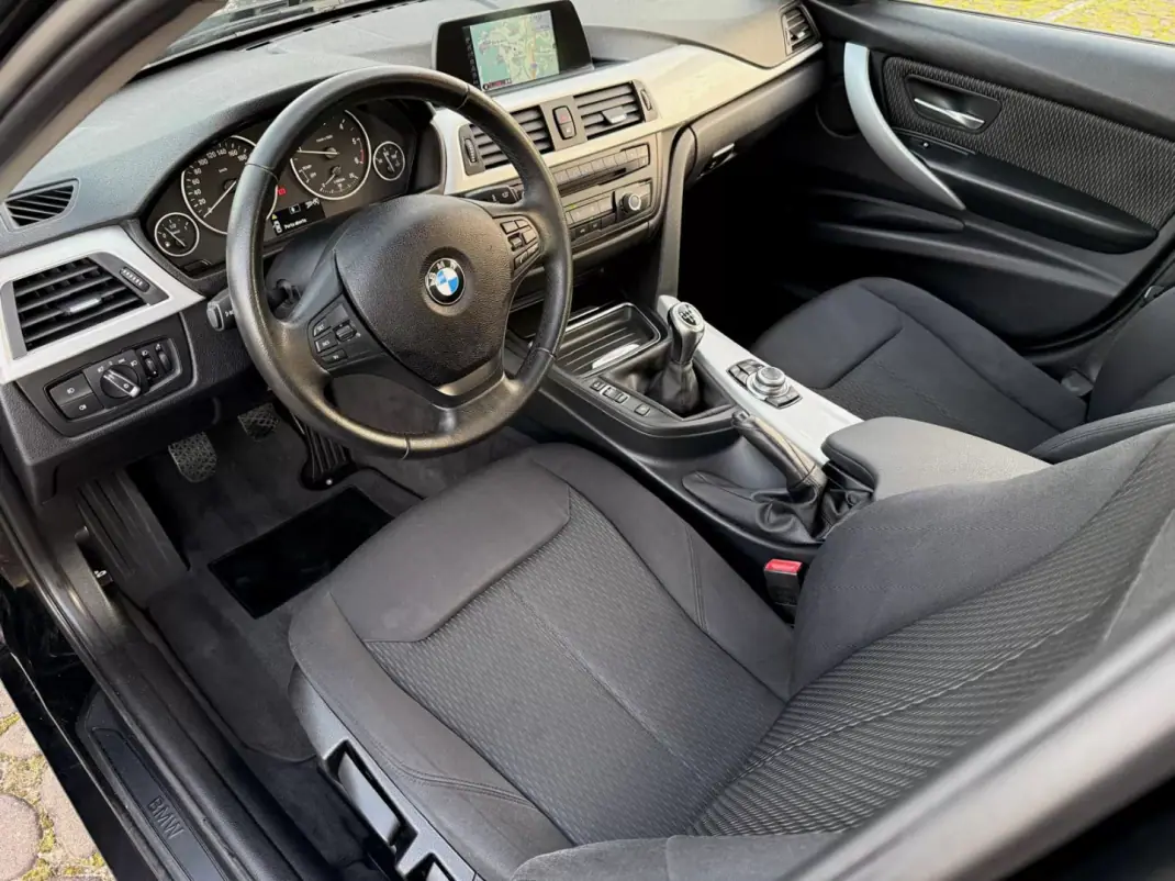 BMW 318 2013 - 15900 EUR, 177000 km - AUTO.MOTO.pt - 177000km - foto 4 de 17