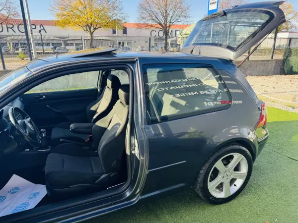 Volkswagen Golf 2001 - 7999 EUR, 269000 km - AUTO.MOTO.pt - 269000km - foto 22 de 30