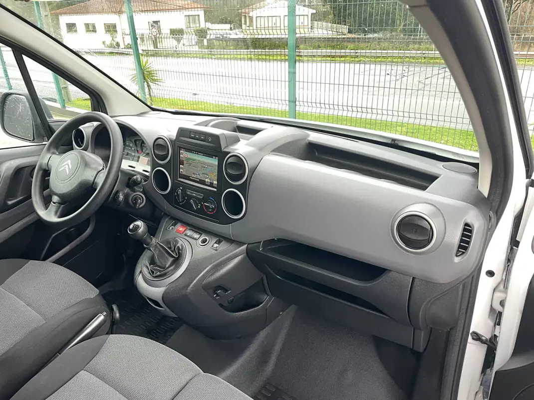 Citroën Berlingo 1.6 HDI IVA Dedutível 2019 - 10900 EUR, 142000 km - AUTO.MOTO.pt - 142000km - foto 20 de 36