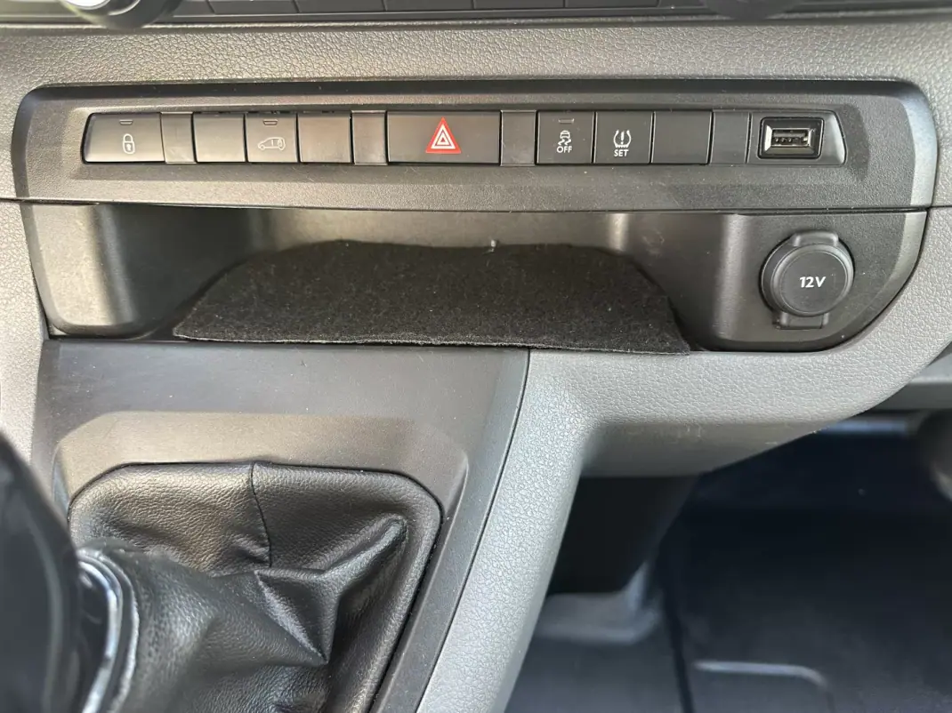 Peugeot Expert 2018 - 14900 EUR, 170000 km - 170000km - foto 32 de 45