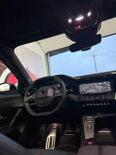 Peugeot e-308 2023 - 29990 EUR, 18850 km - AUTO.MOTO.pt - 18850km - foto 9 de 14