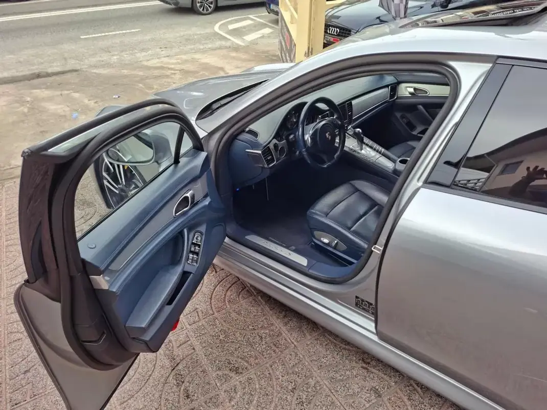 Porsche Panamera 2011 - 47900 EUR, 133621 km - 133621km - foto 16 de 36