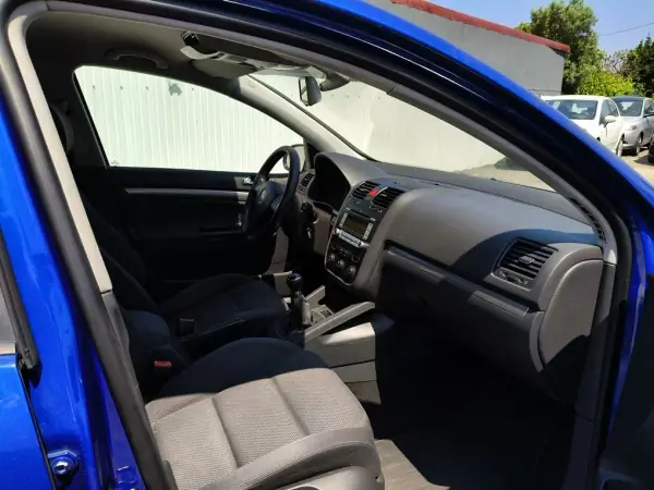 Volkswagen Golf 2006 - 5900 EUR, 308000 km - AUTO.MOTO.pt - 308000km - foto 2 de 24