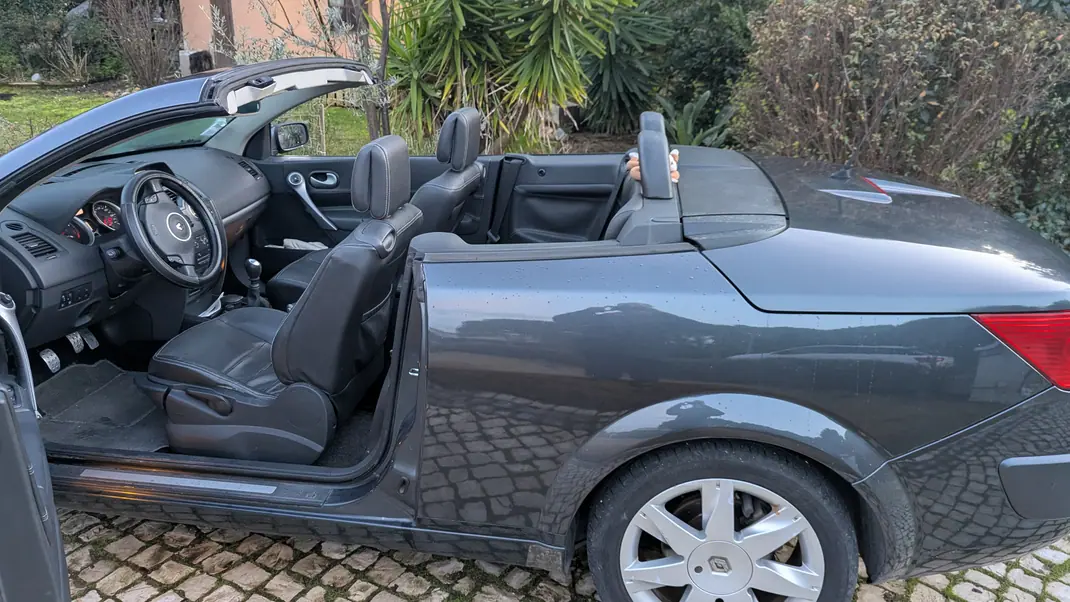 Renault Mégane Cabrio 2008 - 4800 EUR, 310000 km - AUTO.MOTO.pt - 310000km - foto 1 de 5