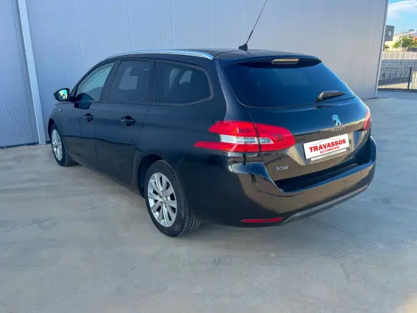 Peugeot 308 SW 2016 - 11500 EUR, 155457 km - AUTO.MOTO.pt - 155457km - foto 4 de 10