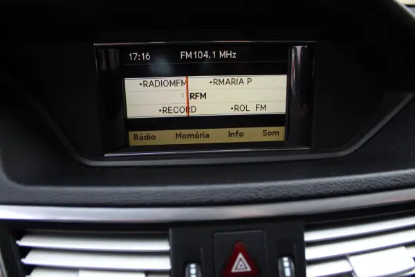 Mercedes-Benz E 250 2010 - 12990 EUR, 245000 km - AUTO.MOTO.pt - 245000km - foto 21 de 48