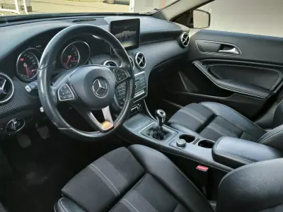 Mercedes-Benz A 180 2017 - 16950 EUR, 165617 km - AUTO.MOTO.pt - 165617km - foto 4 de 4