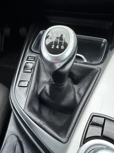 BMW 318 2016 - 14900 EUR, 160000 km - AUTO.MOTO.pt - 160000km - foto 51 de 59