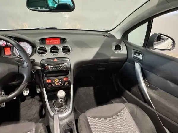 Peugeot 308 CC 2010 - 9900 EUR, 230890 km - AUTO.MOTO.pt - 230890km - foto 22 de 49