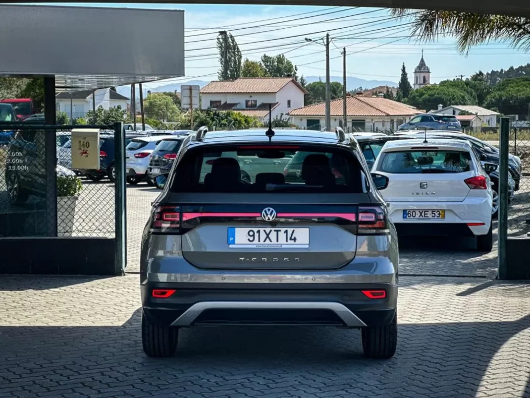 Volkswagen T-Cross 2019 - 15990 EUR, 140000 km - AUTO.MOTO.pt - 140000km - foto 4 de 12
