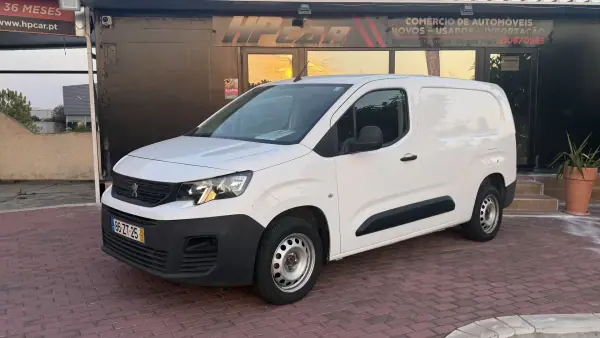 Peugeot Partner 2020 - 12990 EUR, 130000 km - AUTO.MOTO.pt - 130000km - foto 3 de 23