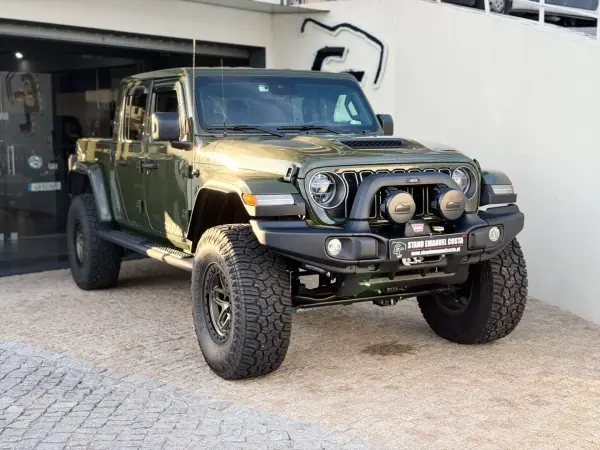 Jeep Gladiator 3.0 CRD Overland AT8 2022 Diesel — 27 574 km · Porto Jeep Gladiator 3.0 CRD Overland AT8 2022 Diesel