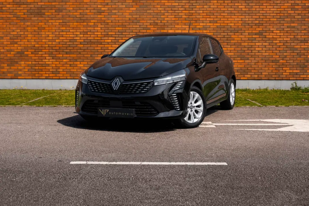 Renault Clio 2024 - 16950 EUR, 38060 km - AUTO.MOTO.pt - 38060km - foto 1 de 16