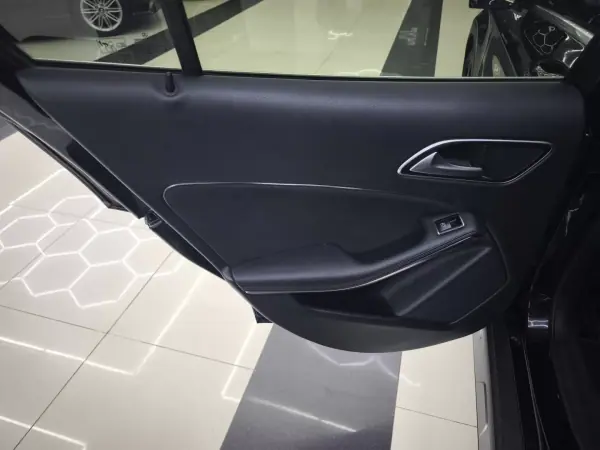 Mercedes-Benz GLA 200 2014 - 22950 EUR, 245585 km - AUTO.MOTO.pt - 245585km - foto 40 de 45