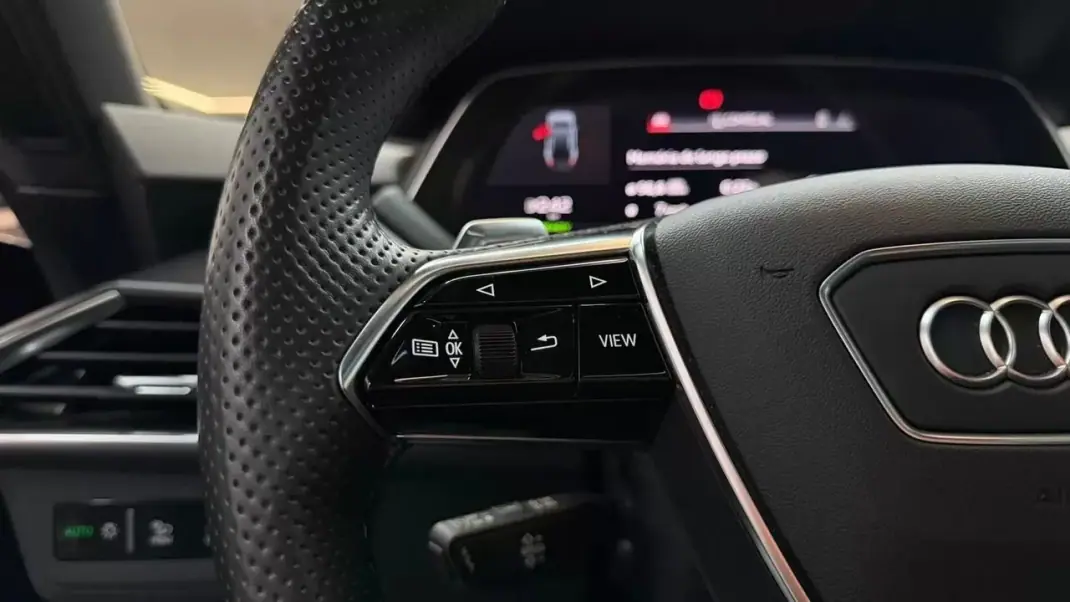 Audi e-tron GT 2022 - 57990 EUR, 59200 km - AUTO.MOTO.pt - 59200km - foto 13 de 28