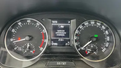 Skoda Fabia Break 2015 - 10600 EUR, 57021 km - AUTO.MOTO.pt - 57021km - foto 5 de 6