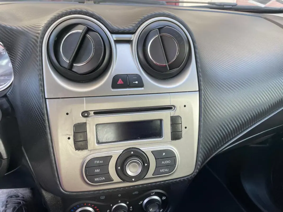 Alfa Romeo MiTo 2013 - 6750 EUR, 157000 km - AUTO.MOTO.pt - 157000km - foto 19 de 30