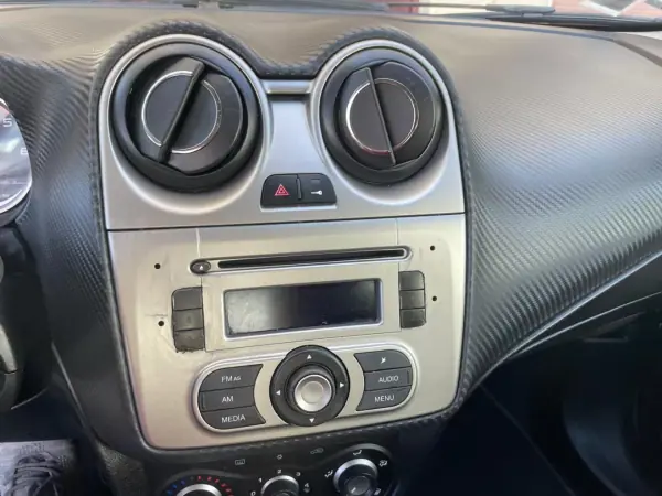 Alfa Romeo MiTo 2013 - 6750 EUR, 157000 km - AUTO.MOTO.pt - 157000km - foto 19 de 30