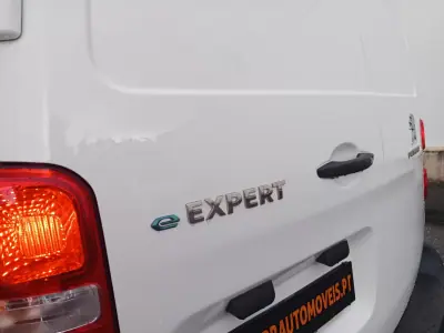 Peugeot e-Expert 2021 - 17990 EUR, 38300 km - AUTO.MOTO.pt - 38300km - foto 9 de 19