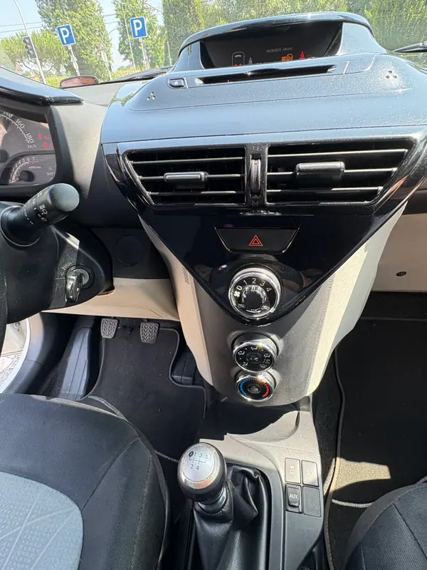 Toyota iQ 2013 - 8000 EUR, 134866 km - AUTO.MOTO.pt - 134866km - foto 13 de 15