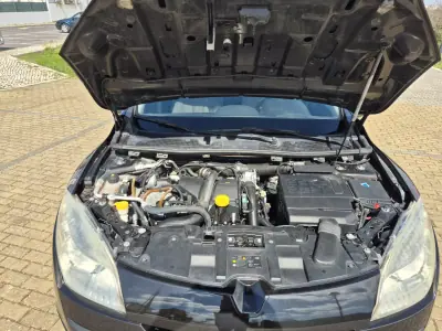 Renault Mégane 2010 - 5250 EUR, 255154 km - AUTO.MOTO.pt - 255154km - foto 22 de 23