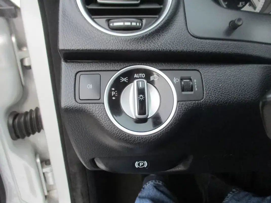 Mercedes-Benz C 220 2012 - 13500 EUR, 260000 km - 260000km - foto 15 de 21