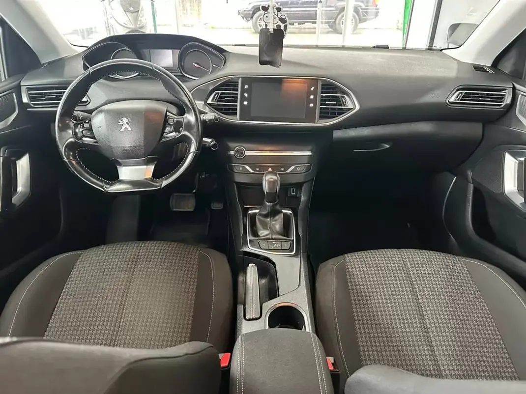 Peugeot 308 SW 2018 - 12990 EUR, 153000 km - 153000km - foto 22 de 29