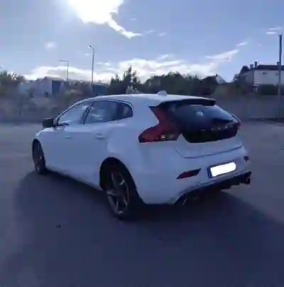 Volvo V40 2016 - 12500 EUR, 207000 km - foto 4 de 15