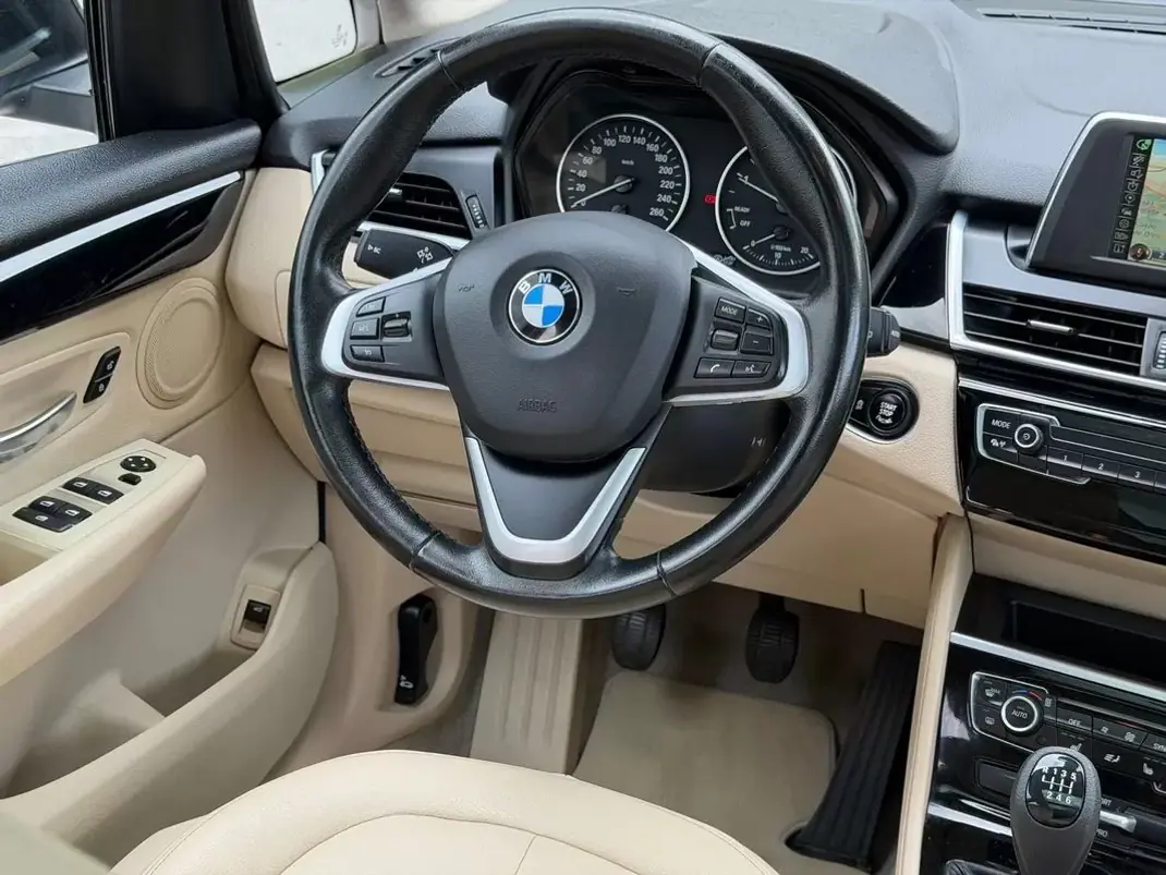 BMW 216 Active Tourer 2015 - 12900 EUR, 155761 km - AUTO.MOTO.pt - 155761km - foto 17 de 27