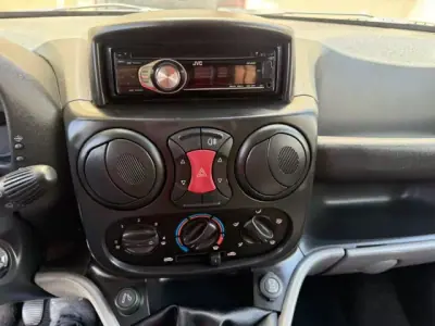 Fiat DOBLO CARGO 1.3 MULTIJET EASY 2009 - 5250 EUR, 190000 km - AUTO.MOTO.pt - 190000km - foto 19 de 27