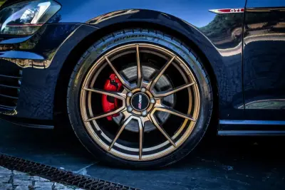 Volkswagen Golf 2015 - 24990 EUR, 83192 km - AUTO.MOTO.pt - 83192km - foto 9 de 45