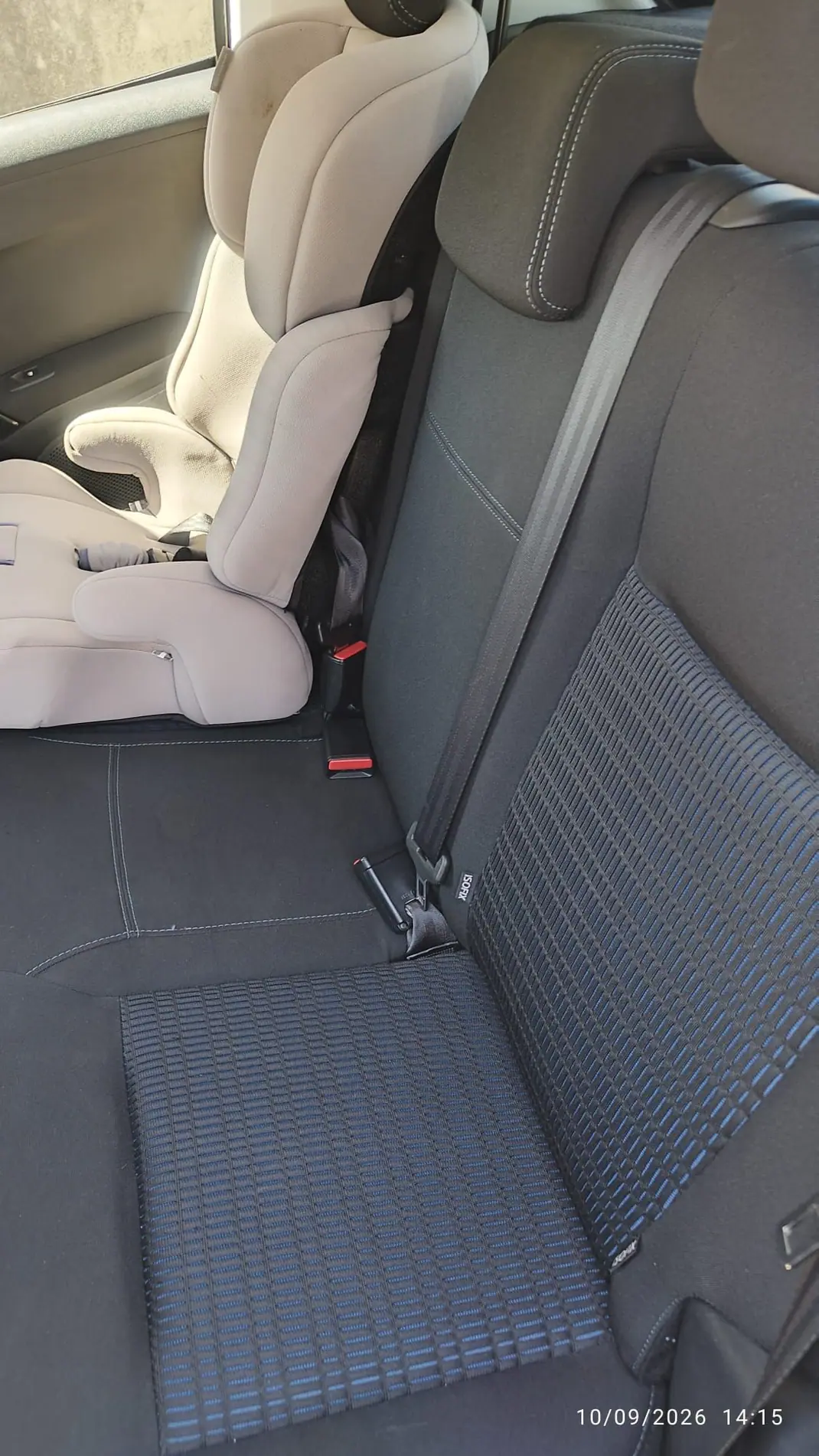Peugeot 208 2015 - 7000 EUR, 133000 km - 133000km - foto 9 de 15