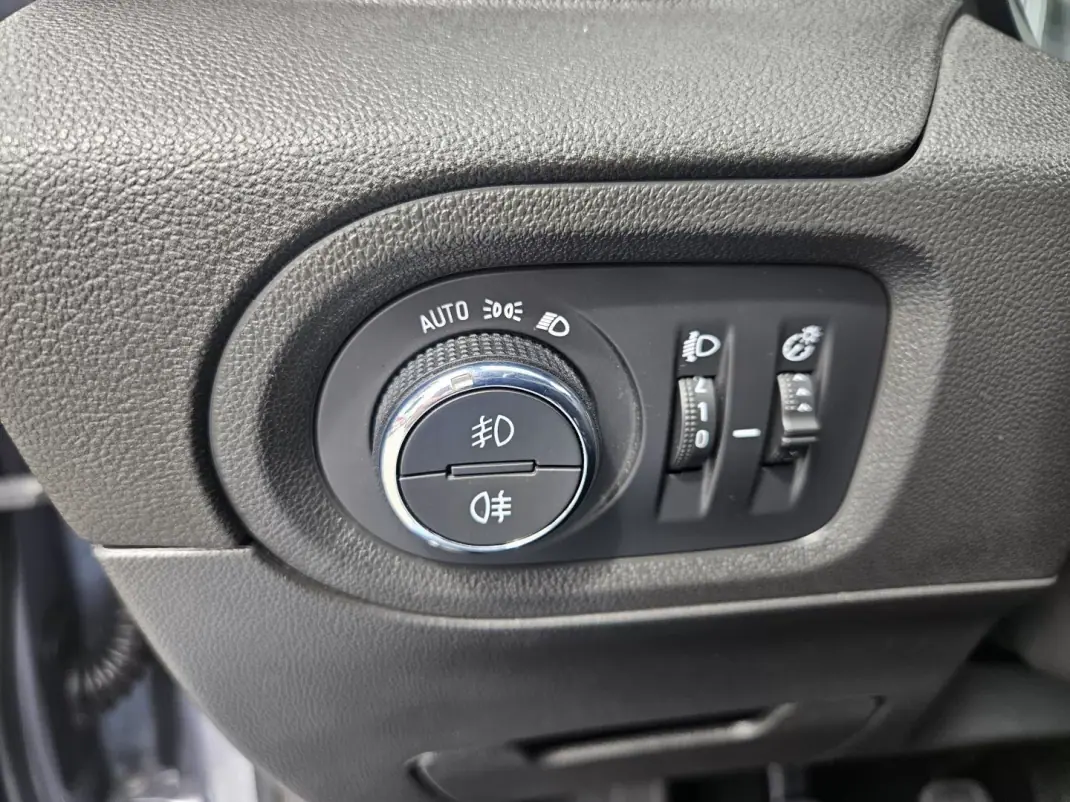 Opel Grandland X 2020 - 18800 EUR, 53900 km - AUTO.MOTO.pt - 53900km - foto 22 de 41