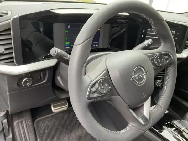 Opel Mokka-e 2024 - 24450 EUR, 12200 km - AUTO.MOTO.pt - 12200km - foto 7 de 15