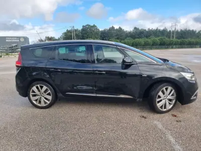 Renault Grand Scénic 2019 - 10900 EUR, 265000 km - AUTO.MOTO.pt - 265000km - foto 3 de 13