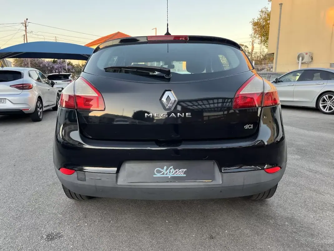 Renault Mégane 2011 - 6750 EUR, 234000 km - AUTO.MOTO.pt - 234000km - foto 6 de 34