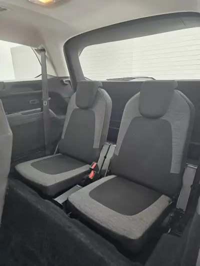Citroën C4 Grand Picasso 2018 - 13650 EUR, 245556 km - AUTO.MOTO.pt - 245556km - foto 42 de 43