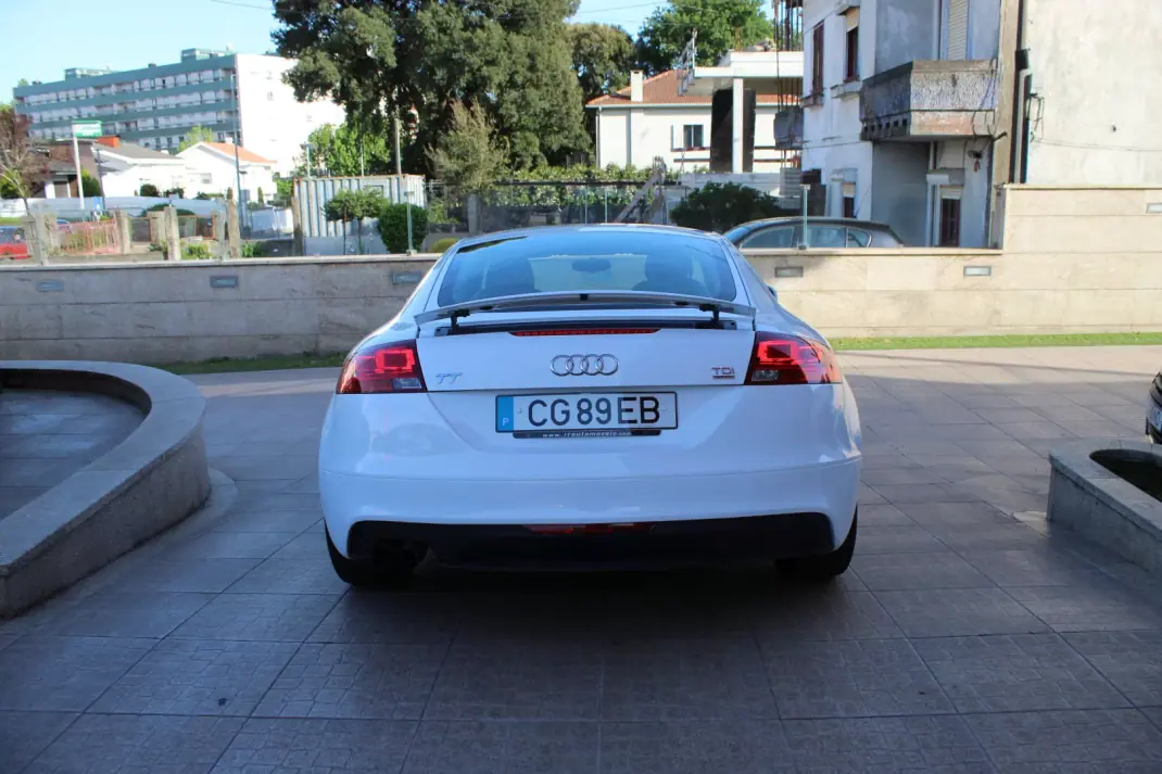 Audi TT Coupé 2014 - 16990 EUR, 211300 km - AUTO.MOTO.pt - 211300km - foto 6 de 22