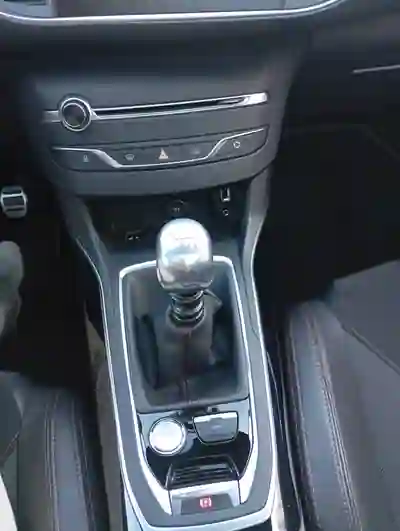 Peugeot 308 2016 - 17999 EUR, 156475 km - AUTO.MOTO.pt - 156475km - foto 9 de 15