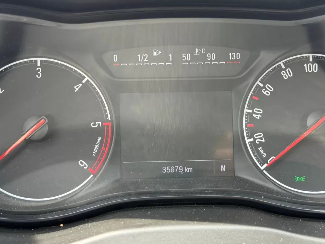 Opel Corsa 2016 - 11990 EUR, 35600 km - 35600km - foto 4 de 23
