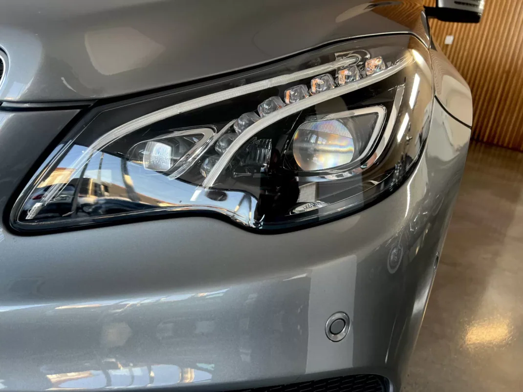 Mercedes-Benz E 220 2015 - 24999 EUR, 161900 km - AUTO.MOTO.pt - 161900km - foto 17 de 135