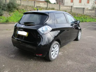 Renault Zoe 2015 - 7900 EUR, 129000 km - AUTO.MOTO.pt - 129000km - foto 6 de 12