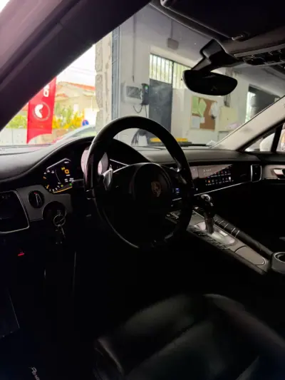 Porsche Panamera 2015 - 39900 EUR, 186000 km - AUTO.MOTO.pt - 186000km - foto 15 de 17
