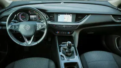 Opel Insignia Grand Sport 2019 - 14950 EUR, 70795 km - AUTO.MOTO.pt - 70795km - foto 6 de 36
