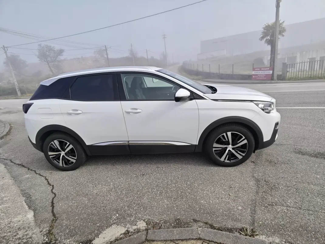 Peugeot 3008 2020 - 19900 EUR, 98000 km - AUTO.MOTO.pt - 98000km - foto 9 de 28