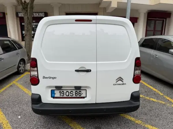 Citroën Berlingo 2015 - 7900 EUR, 221000 km - AUTO.MOTO.pt - 221000km - foto 10 de 29