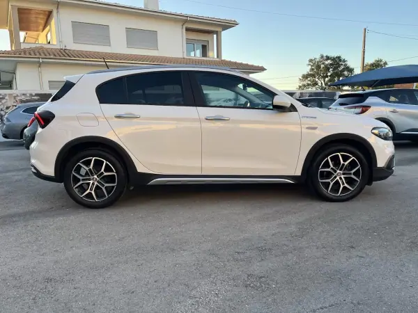 Fiat Tipo Cross 2022 - 14950 EUR, 98000 km - AUTO.MOTO.pt - 98000km - foto 4 de 53