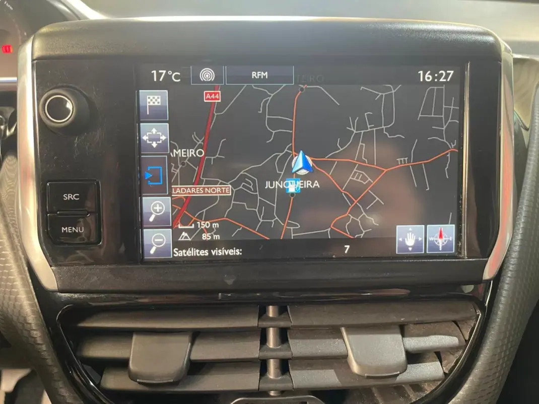 Peugeot 2008 2015 - 8500 EUR, 166000 km - AUTO.MOTO.pt - 166000km - foto 36 de 44