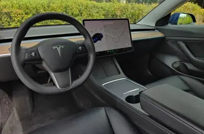 Tesla Model 3 2021 - 25990 EUR, 100000 km - AUTO.MOTO.pt - 100000km - foto 35 de 46